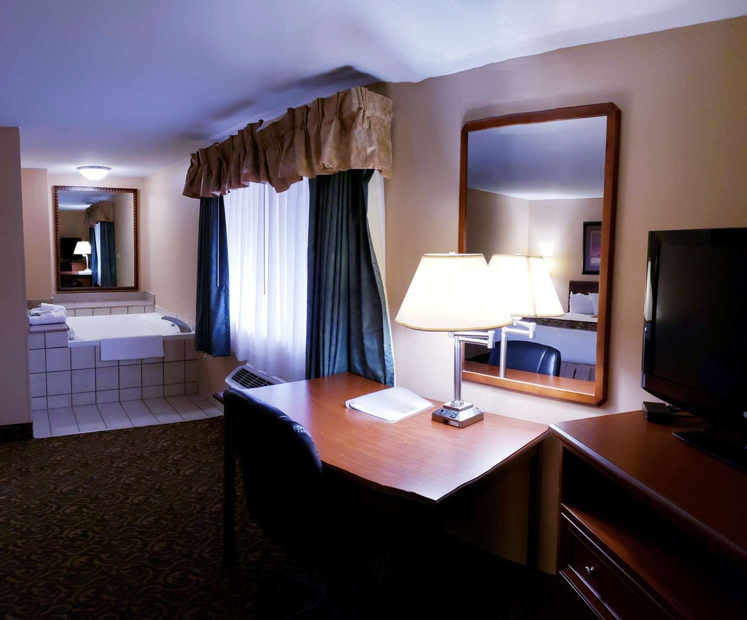Surestay Plus Hotel By Best Western Black River Falls Esterno foto